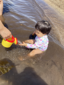 下井海岸で海水浴